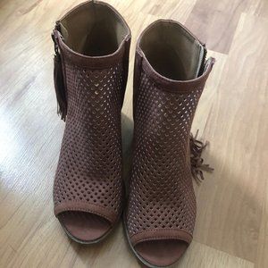 Qupid brown ankle boots